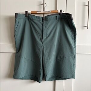 Green Columbia Athletic Shorts 45W